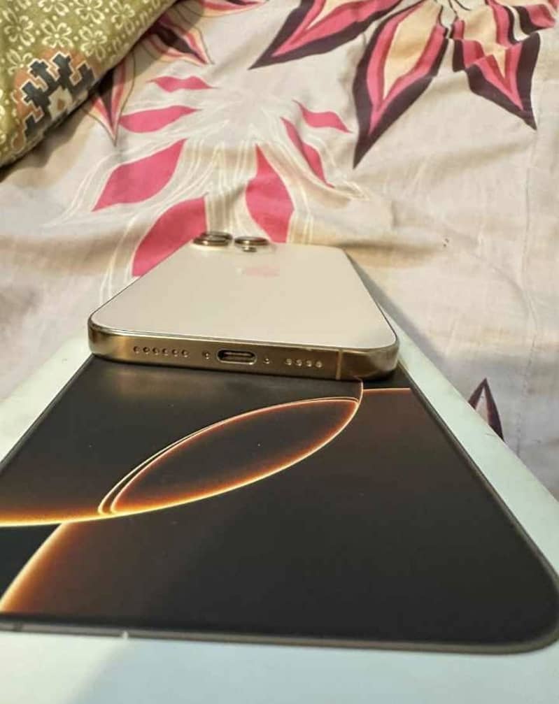 iPhone 16 pro Max 4