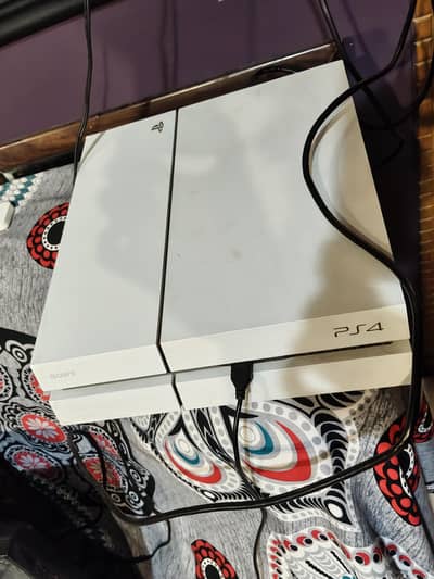 PS4 Fat Glacier edition (latest jail break) 2 controllers