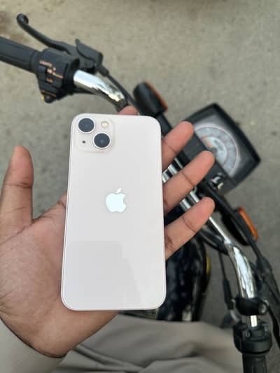 Apple iPhone 13