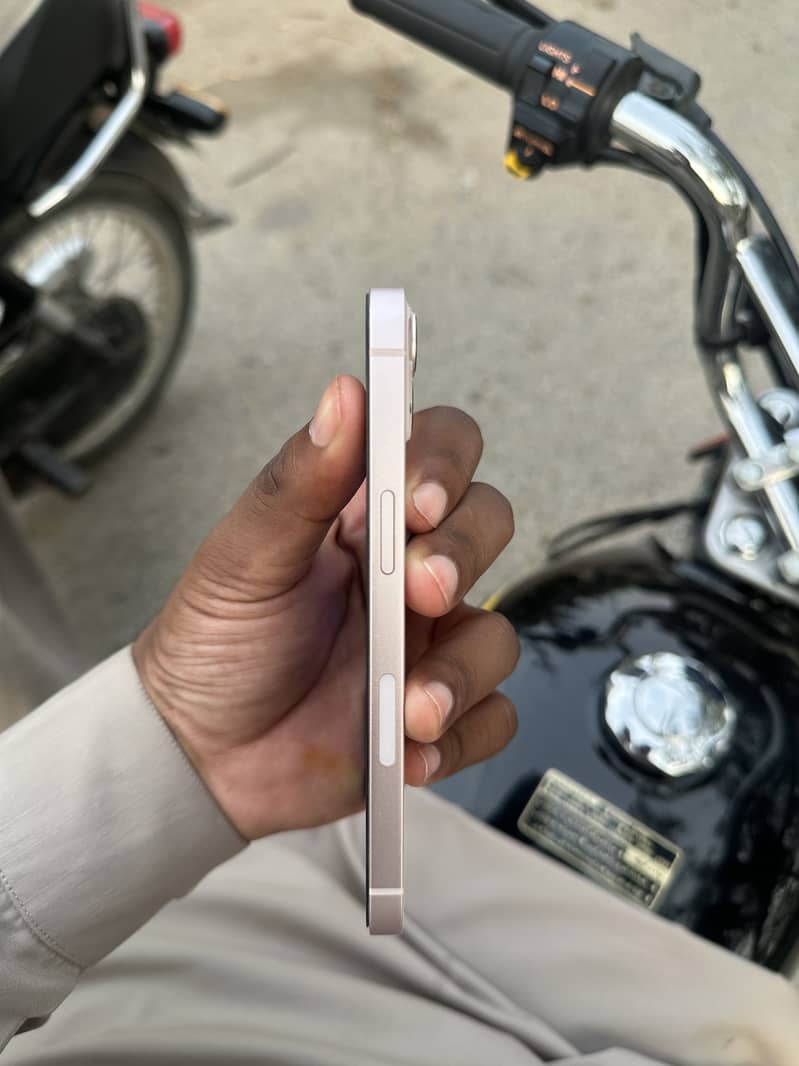 Apple iPhone 13 2