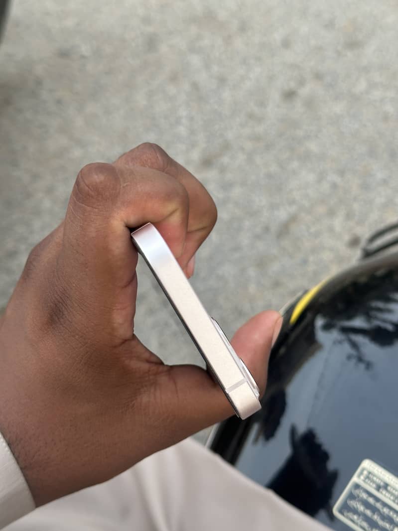 Apple iPhone 13 4