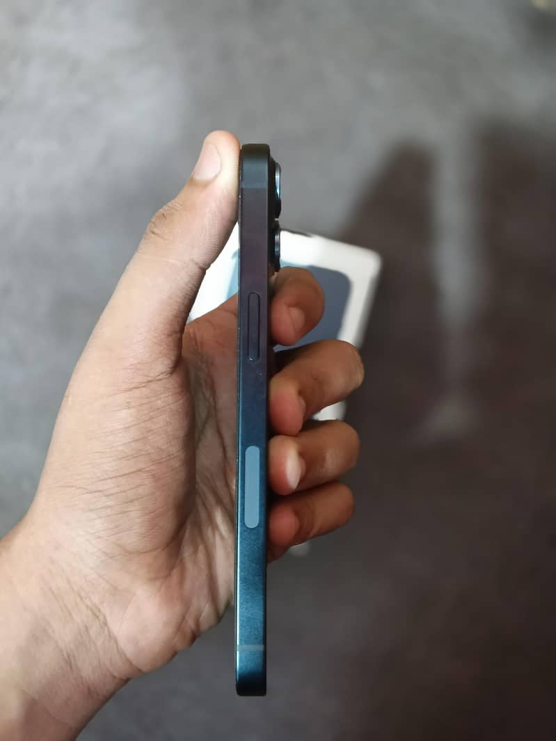 Apple iPhone 13 2