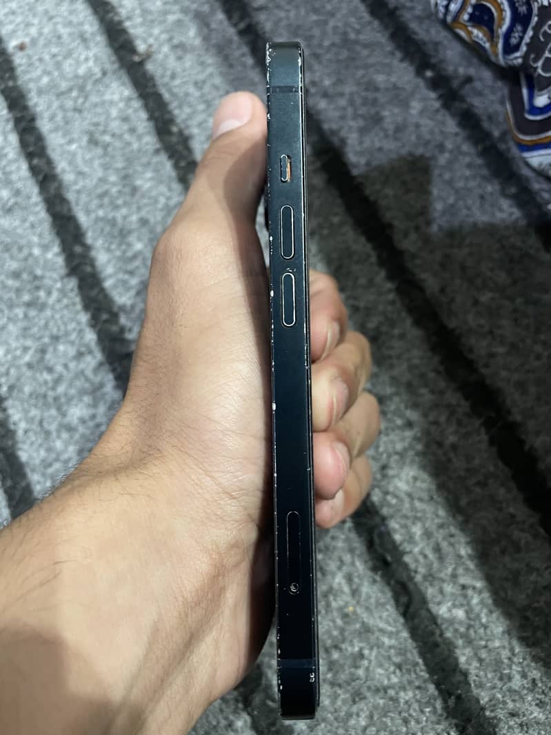 Apple iPhone 13 2