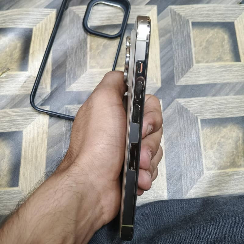 Apple iPhone 14 Pro 1