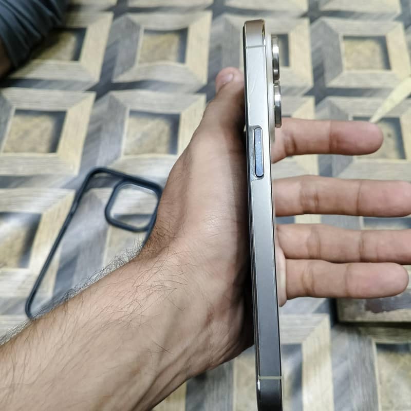 Apple iPhone 14 Pro 2