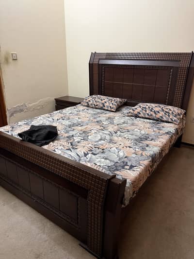 Wooden queen bed with set
