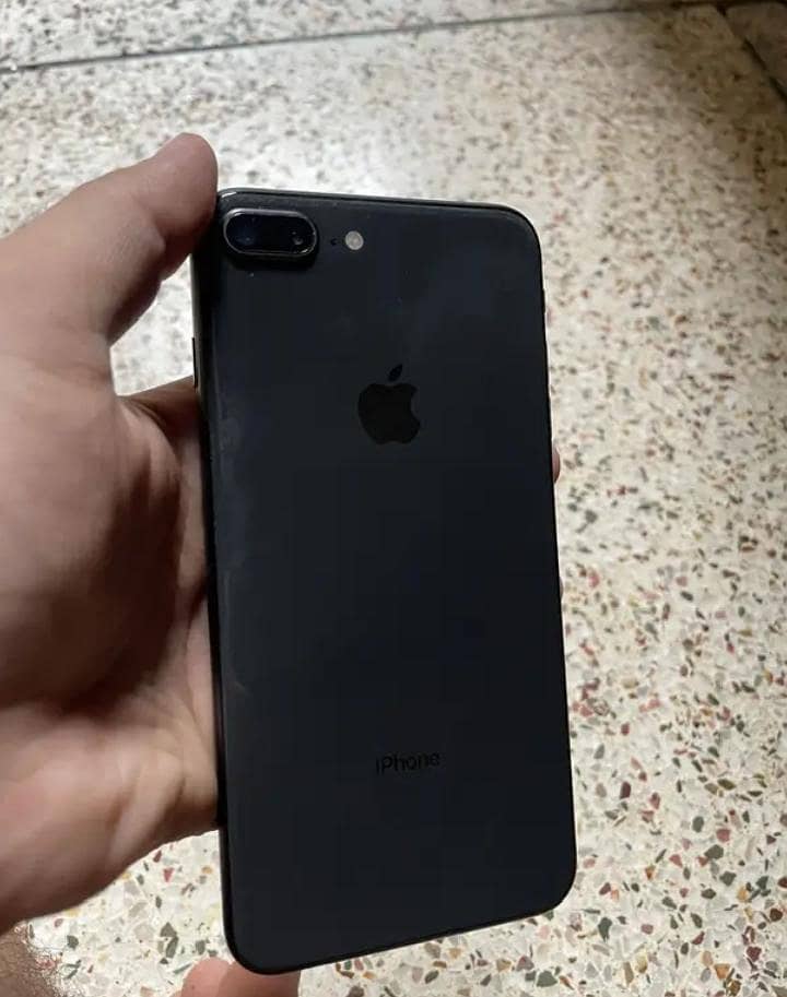 Apple iPhone 8 Plus 1
