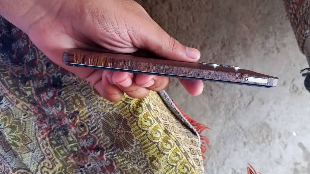 Realme Note 60 4