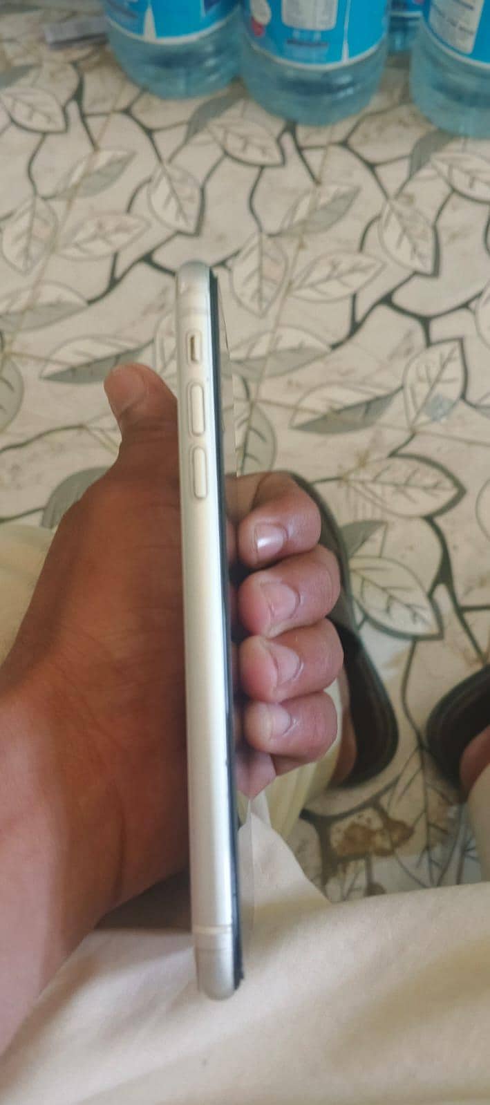 Apple iPhone 11 4