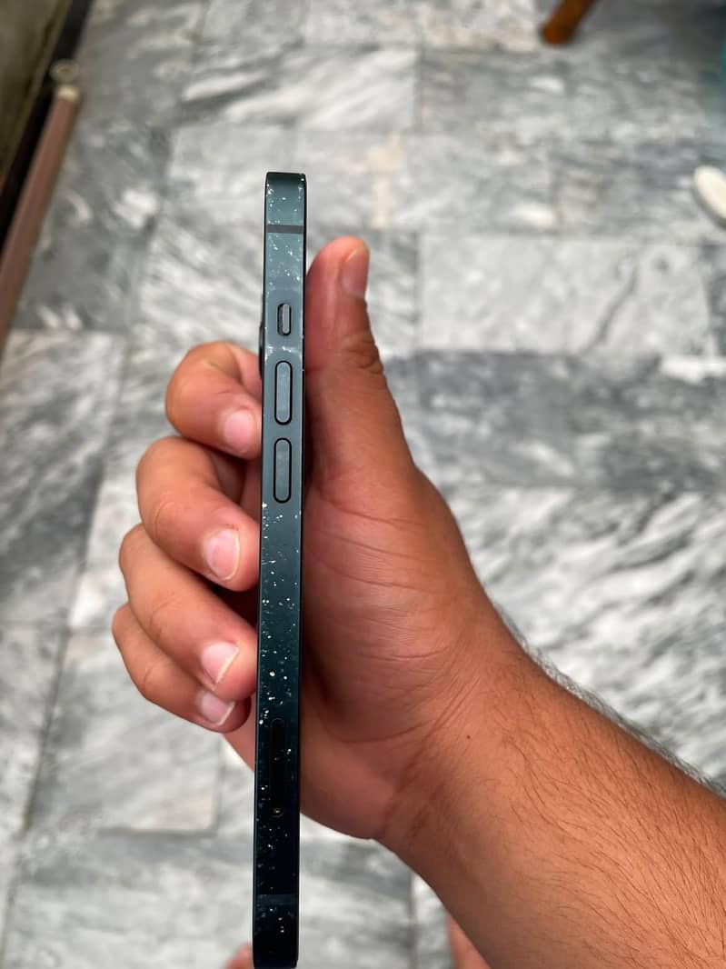 Apple iPhone 13 3