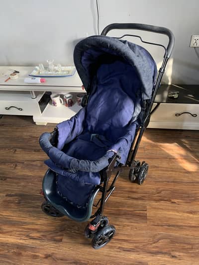imported light weight pram/stroller in excellent condition dubai ki he