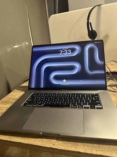 MacBook i7 16/512gb 16 inch