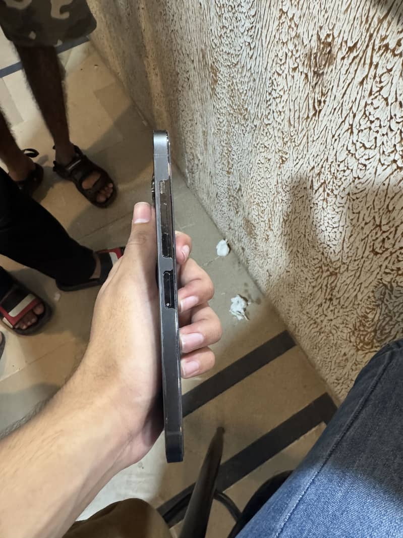 Apple iPhone 13 Pro Max 2