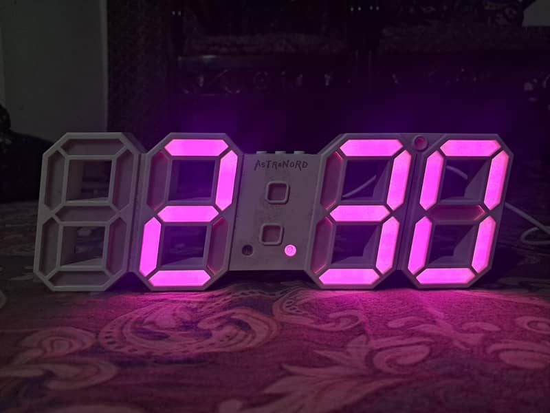 clock light connected with usb cable 1