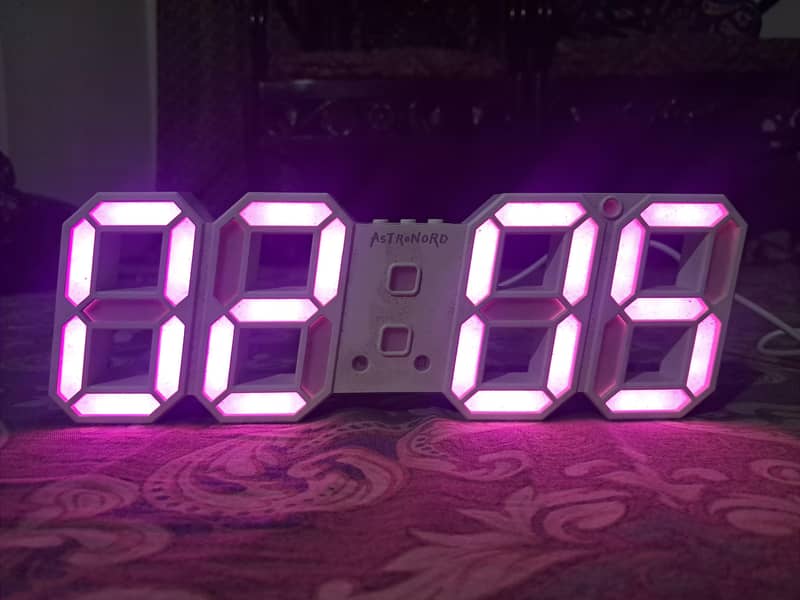 clock light connected with usb cable 2