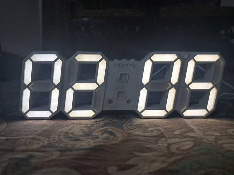 clock light connected with usb cable 4