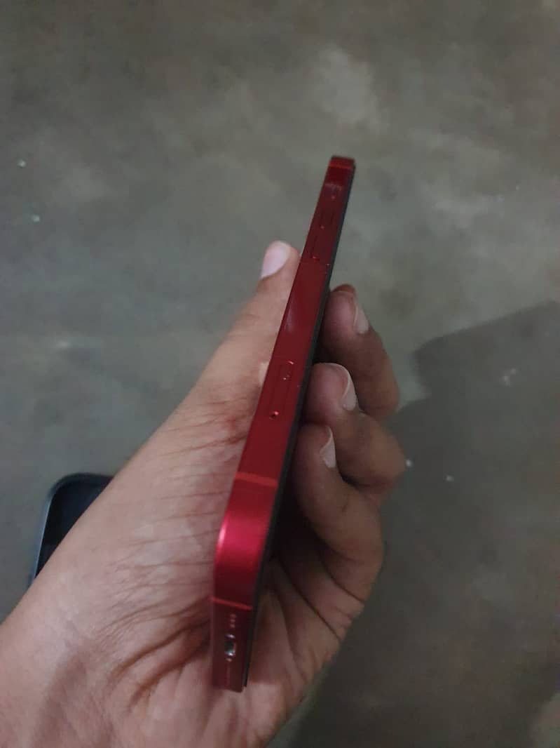 Apple iPhone 13 2