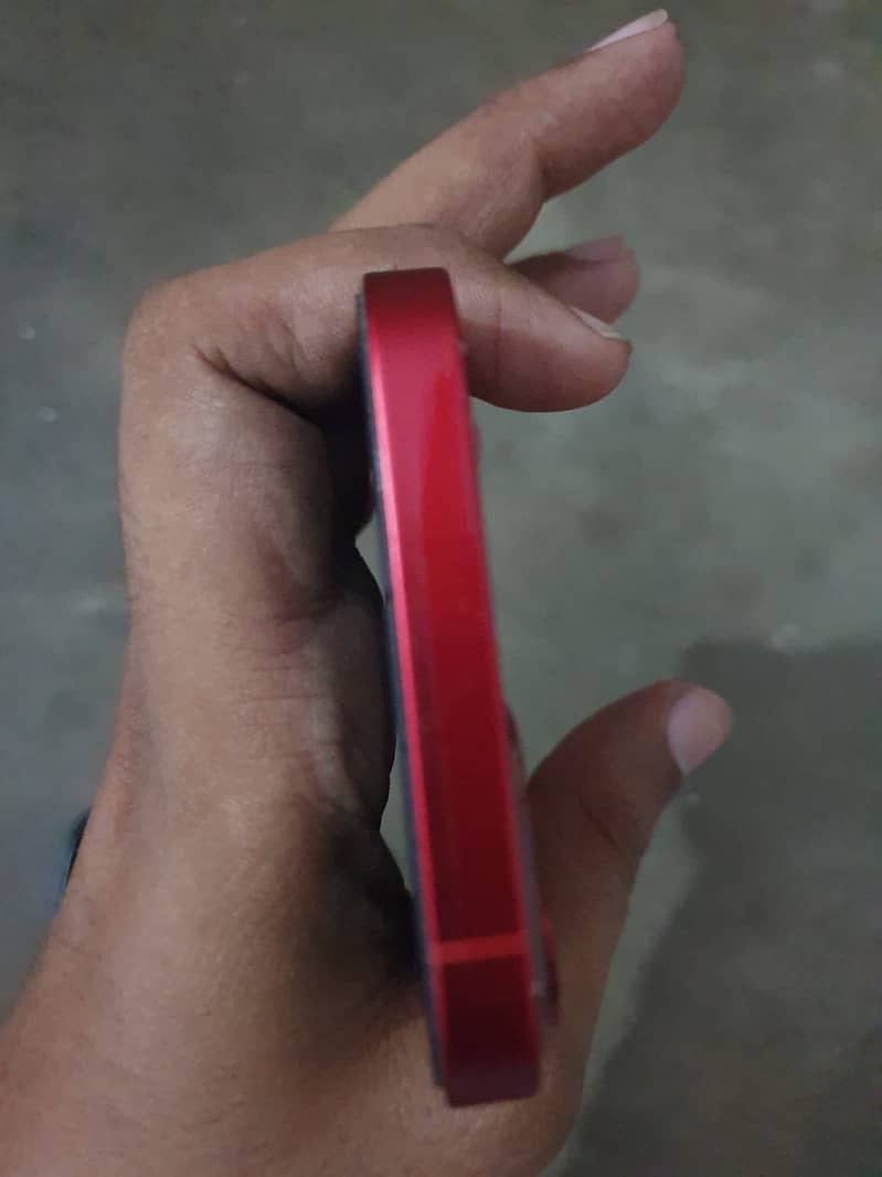 Apple iPhone 13 5