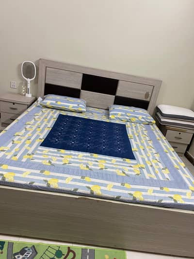 king size bed with 2 side tables