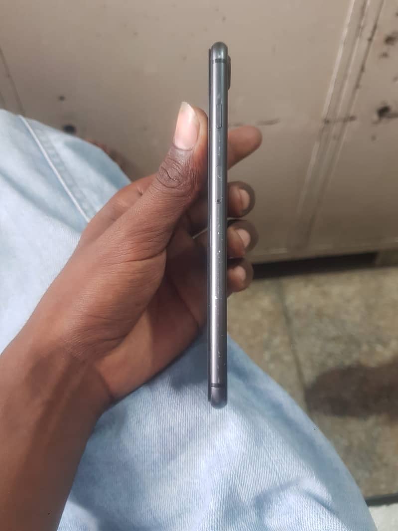 Apple iPhone 8 Plus 4