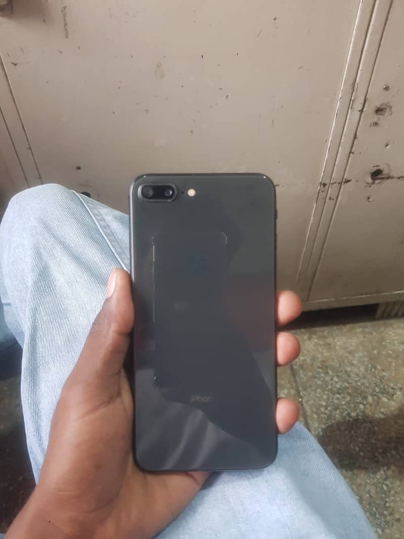 Apple iPhone 8 Plus 2