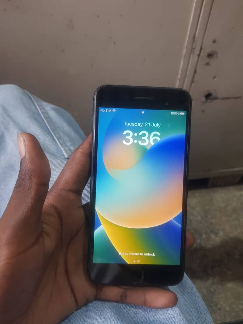 Apple iPhone 8 Plus 5