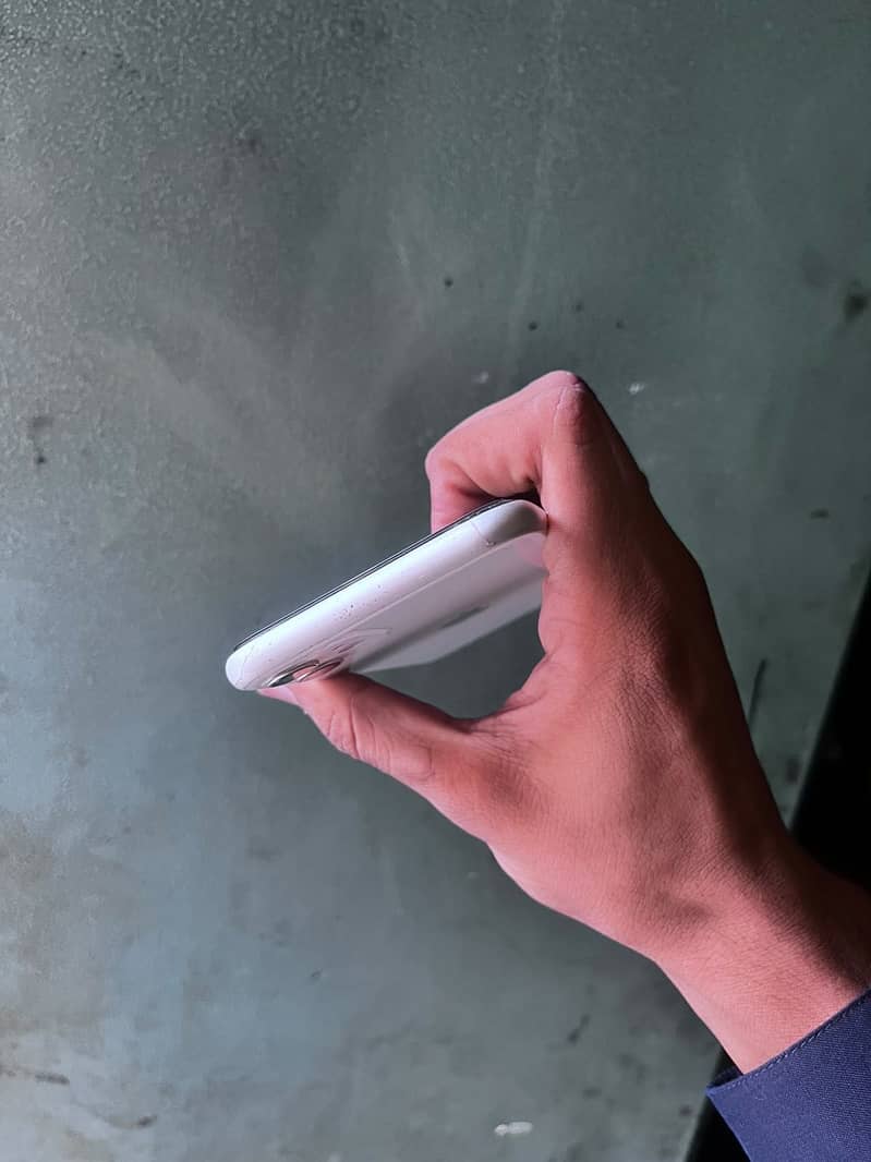 Apple iPhone 11 3