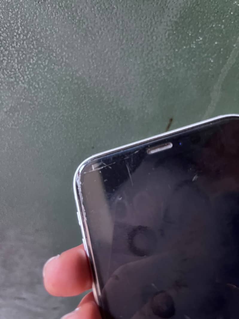 Apple iPhone 11 4