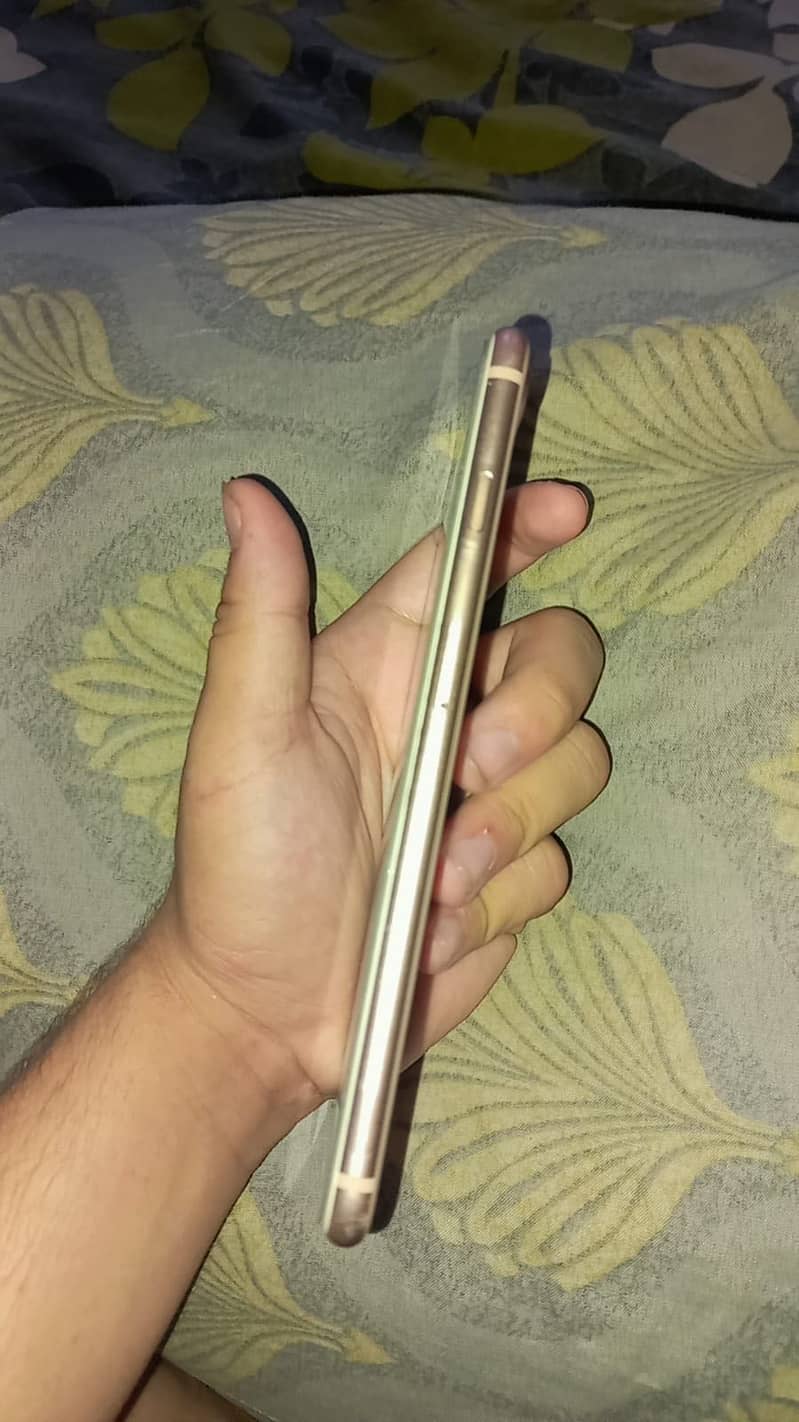 Apple iPhone 8 Plus 3