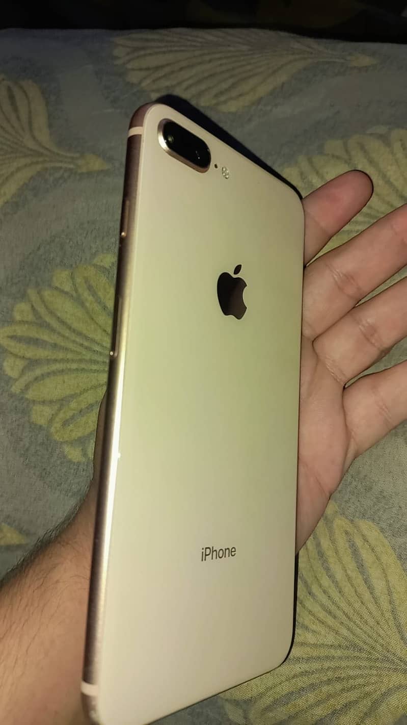 Apple iPhone 8 Plus 4
