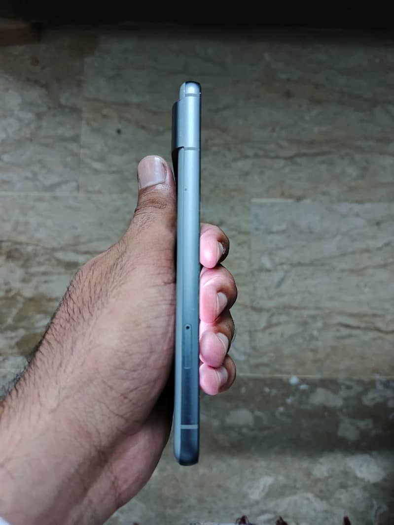 Google Pixel 8 4