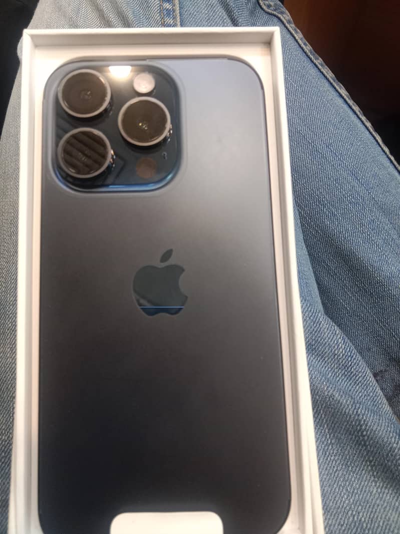 Apple iPhone 15 Pro 0