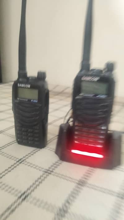 walkie talkie pairs with charger