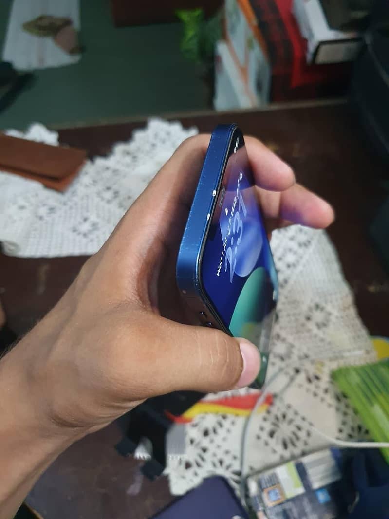 iPhone 12 3