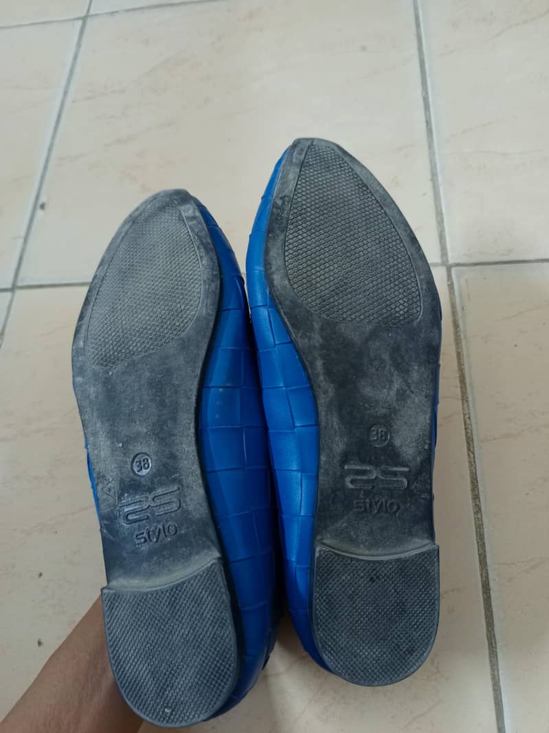 pumps branded 4
