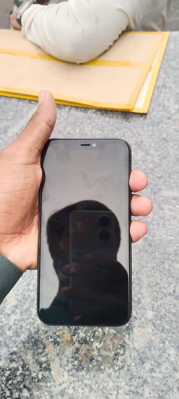 Apple iPhone 11 4