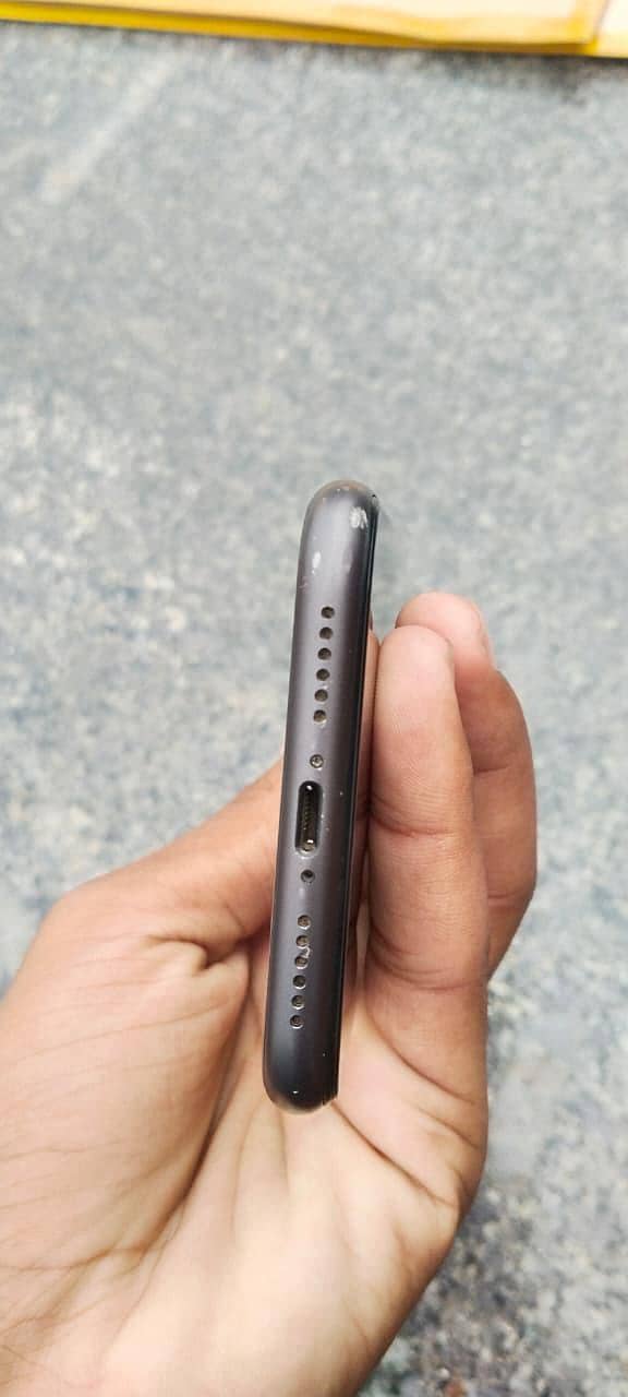 Apple iPhone 11 7