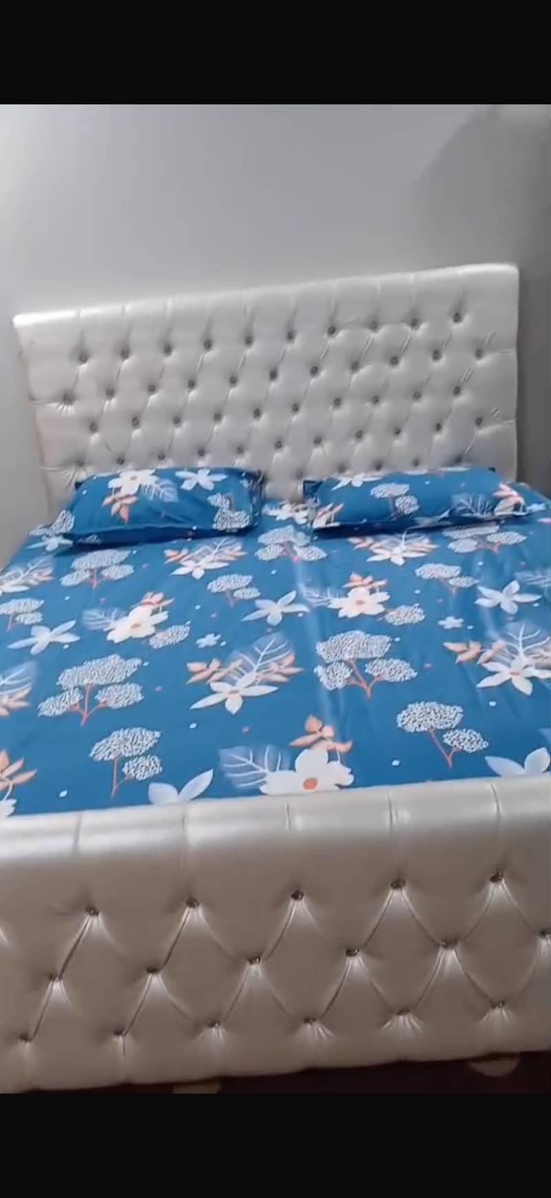 Leather bed 0