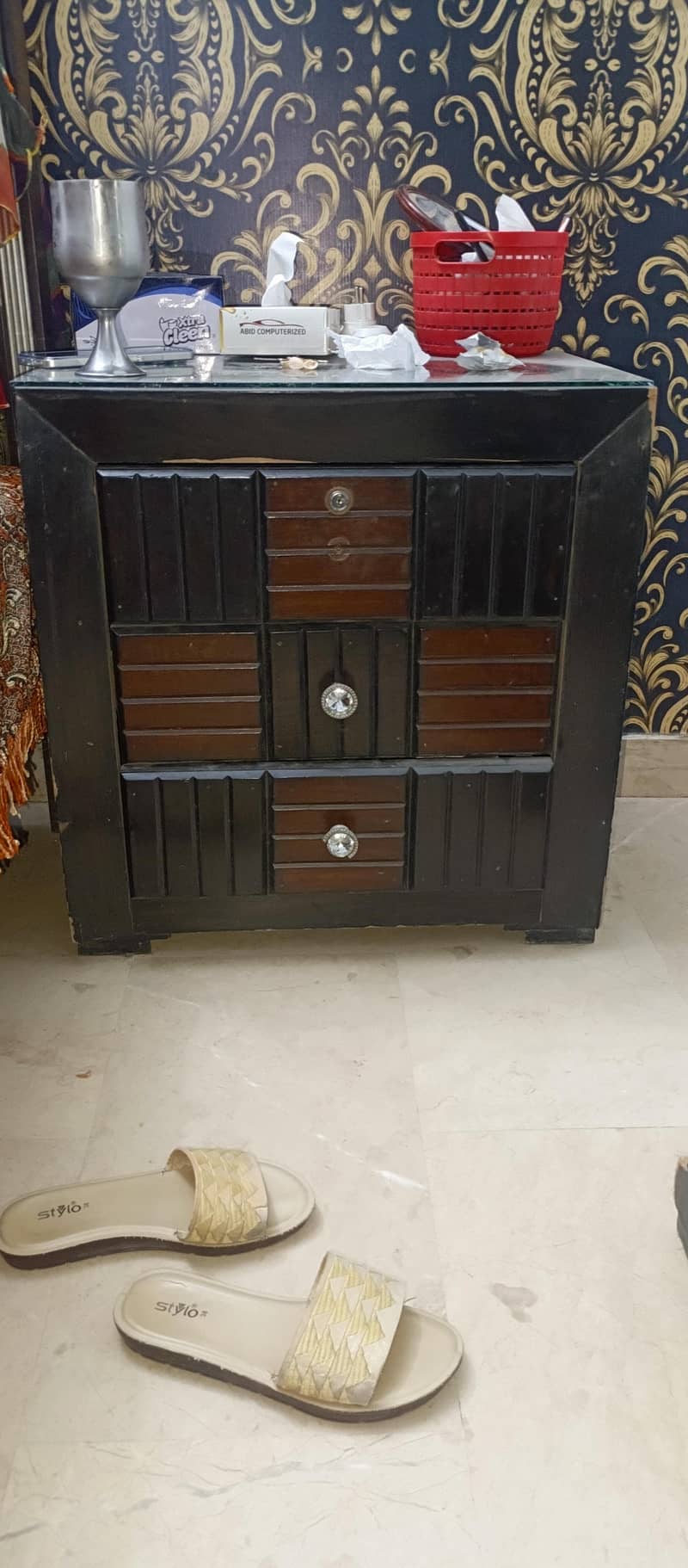 dreesing table and side tables 0