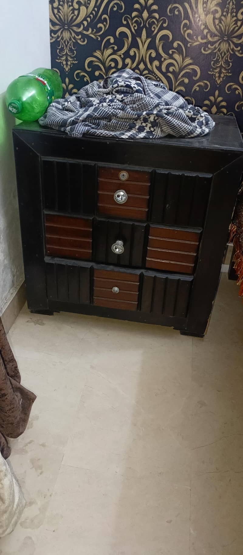 dreesing table and side tables 1