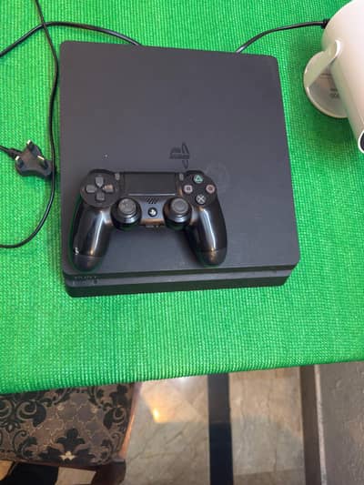 PS4 slim model + telescopic projector