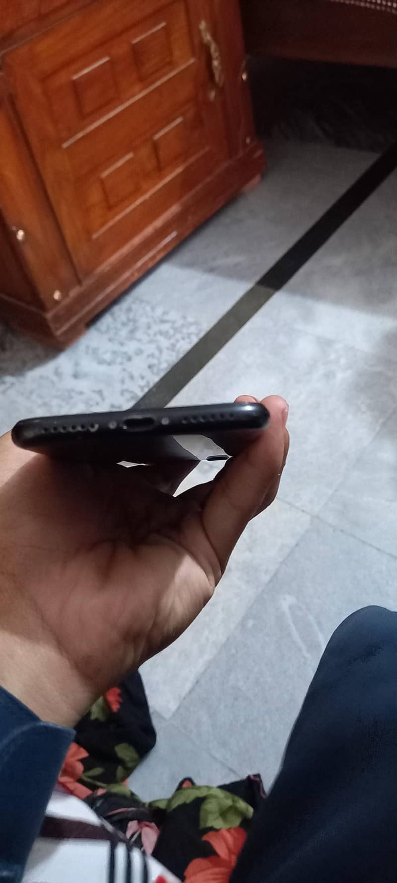 Apple iPhone 7 0