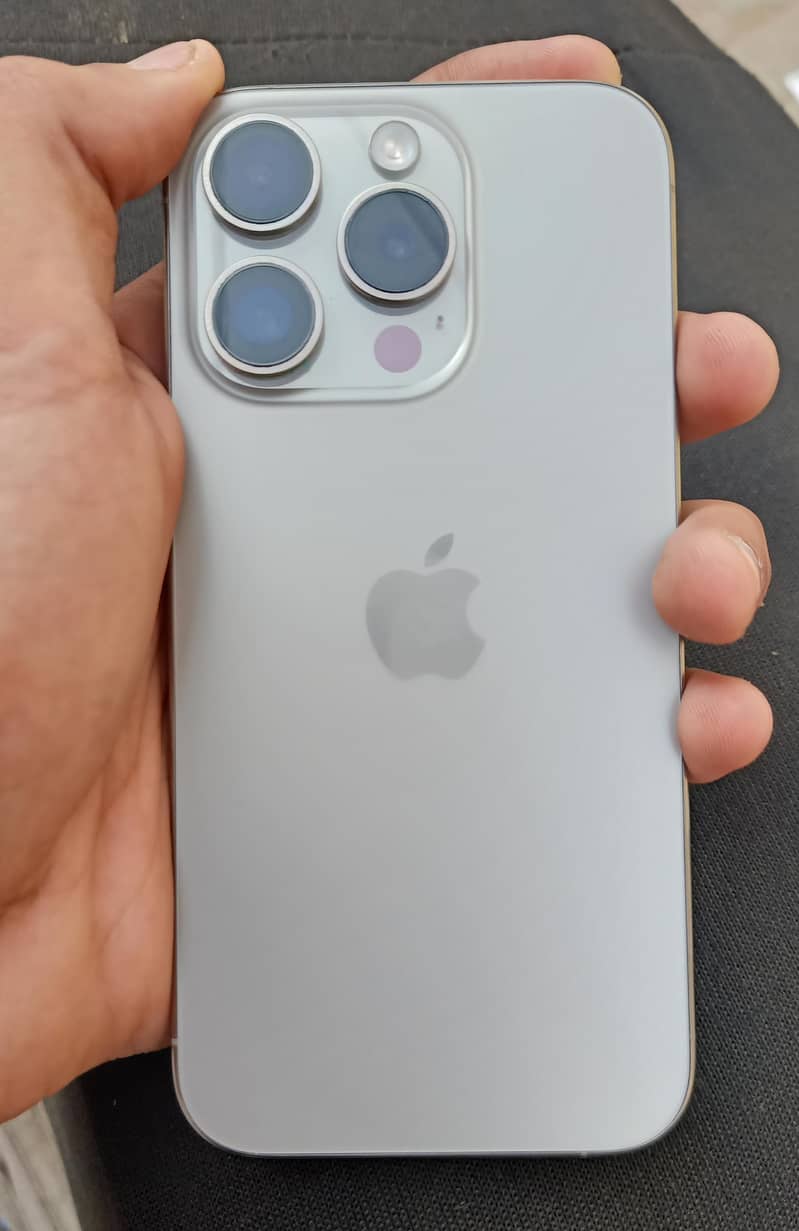 Apple iPhone 15 Pro 0