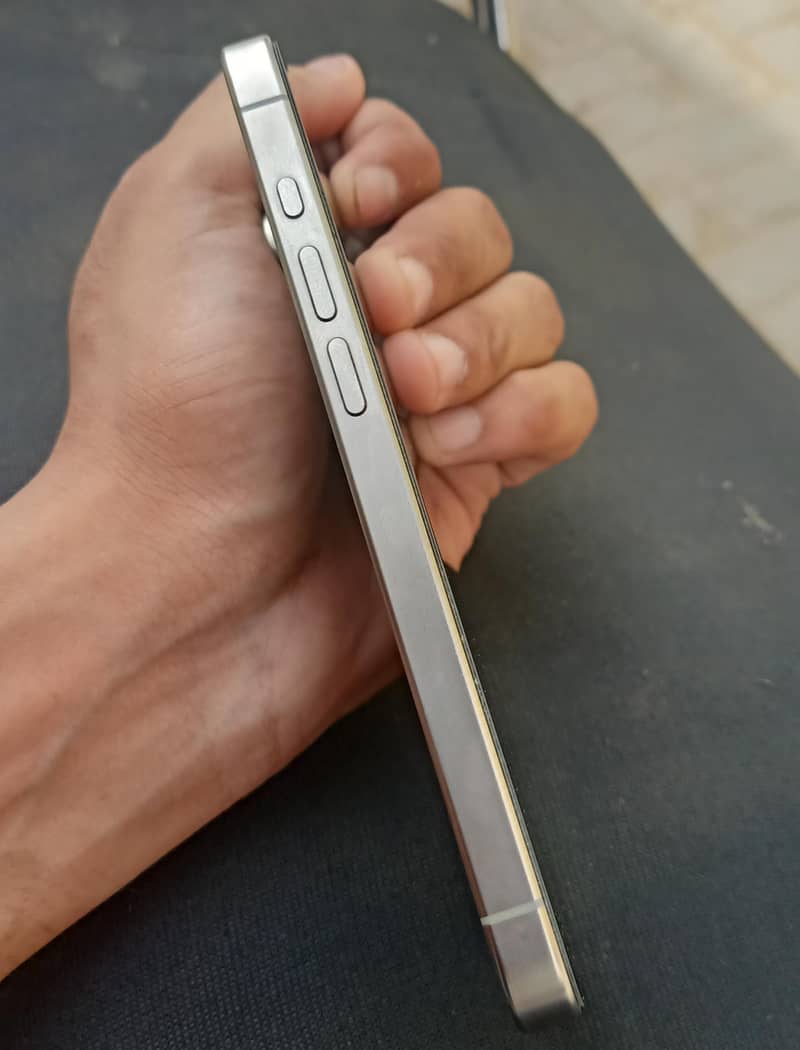 Apple iPhone 15 Pro 3