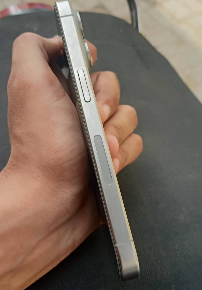 Apple iPhone 15 Pro 8