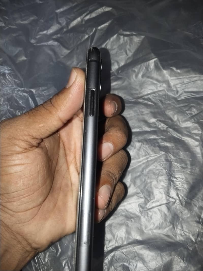 Apple iPhone 11 3