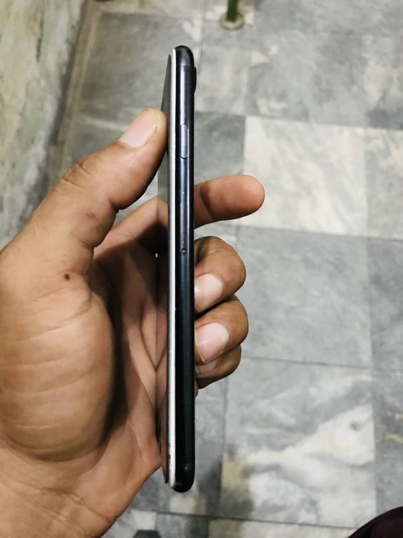 Apple iPhone 7 3