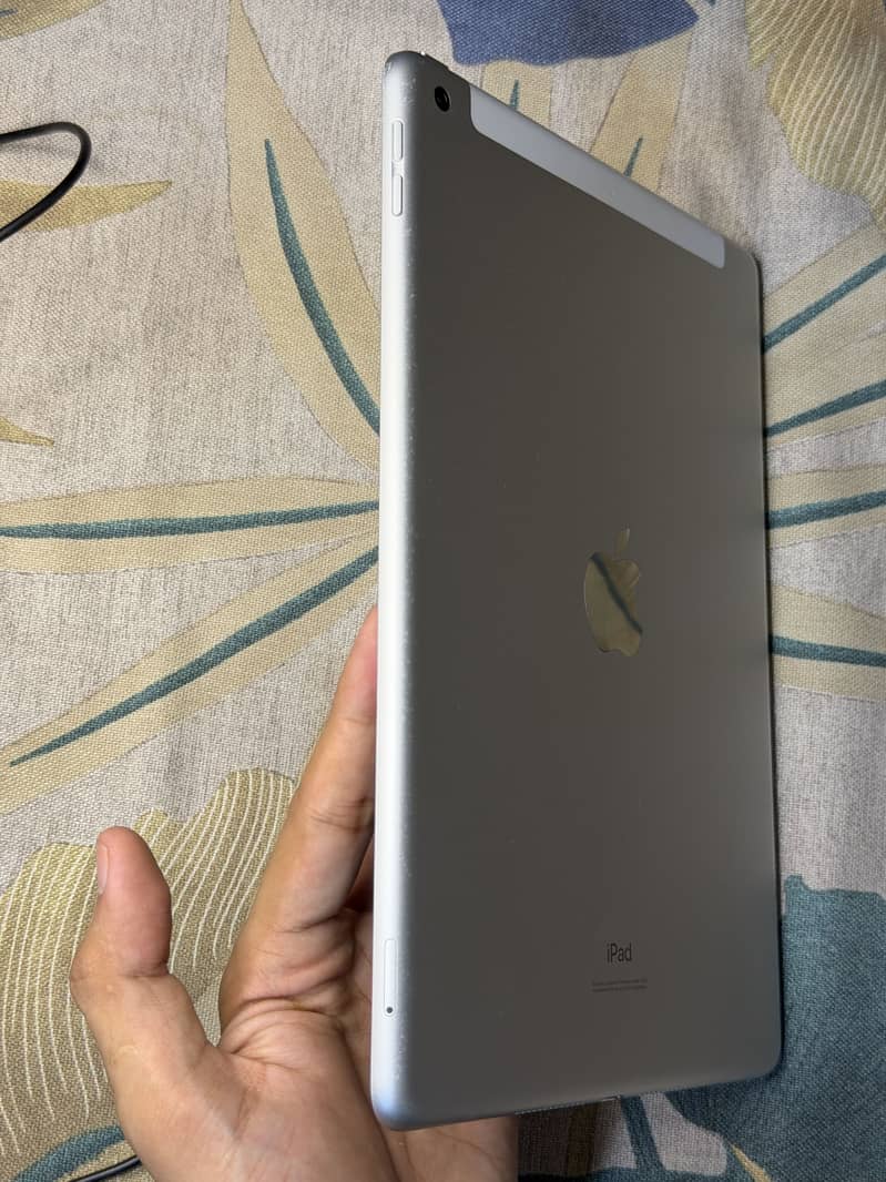 iPad 7th Generation 32Gb Cellular 3