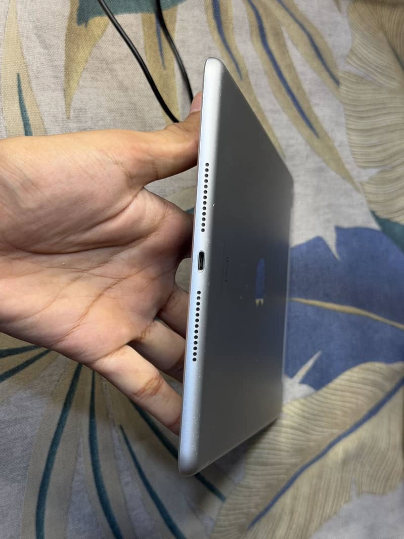 iPad 7th Generation 32Gb Cellular 5