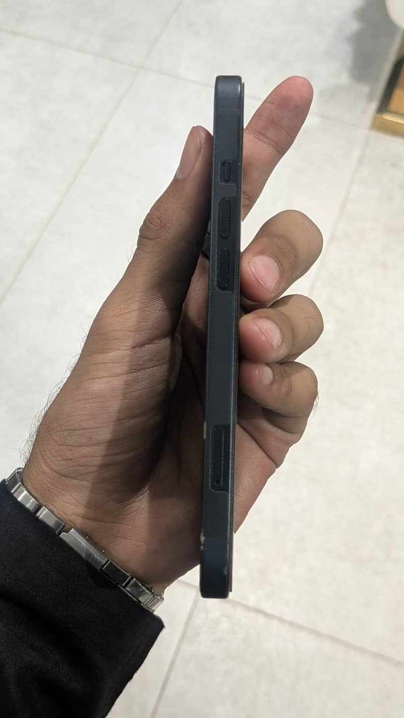 Apple iPhone 13 3